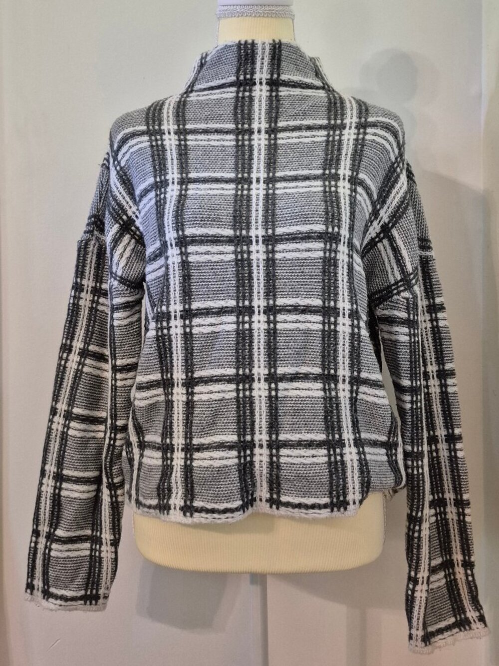 Rachel‎ Zoe Women M Gray White Knit Plaid Mock Neck Sweater Preppy Sophisticated